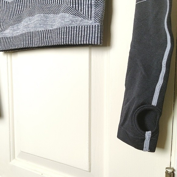 Workout Contour Seamless Long Sleeve Crop Top and High Rise Leggings - Picture 6 of 14